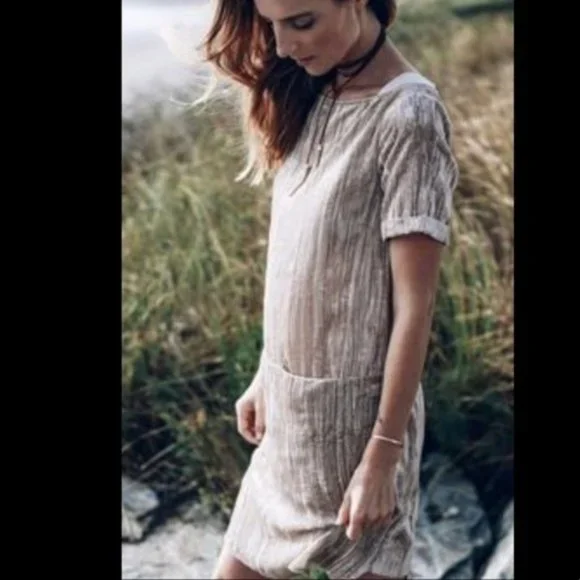 Floreat Crushed Velvet Short Sleeve Shift Dress - Picture 2 of 5